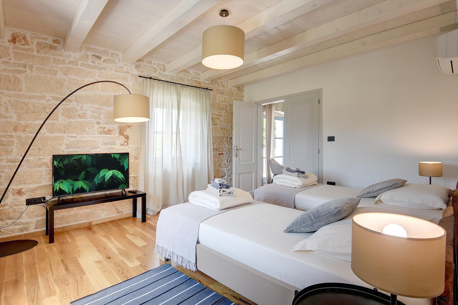 Tinjan Villa Pi For 8 People In Central Istria With Heated Pool & Large Garden מראה חיצוני תמונה